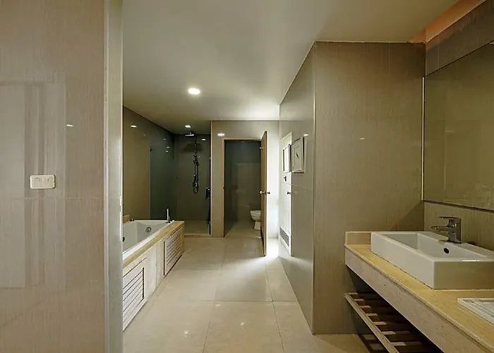 Aspira Petchkasem Hotel 3*